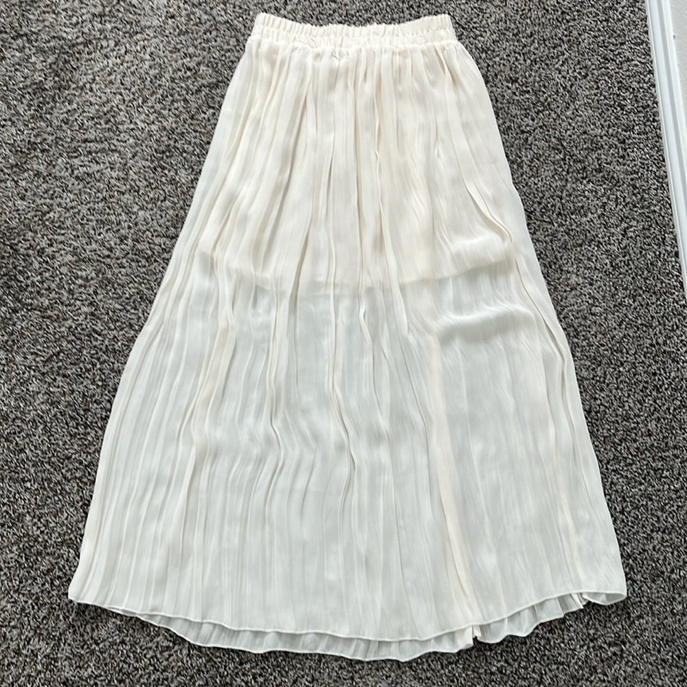 H&M Pleated Skirt - Cream - Small - Picture 4 of 4